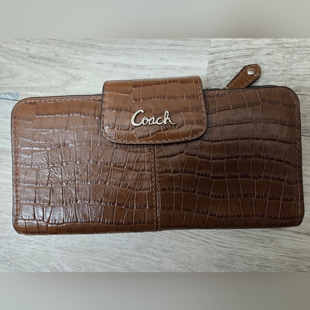 Coach Brown leather wallet with multiple slots and zipper
